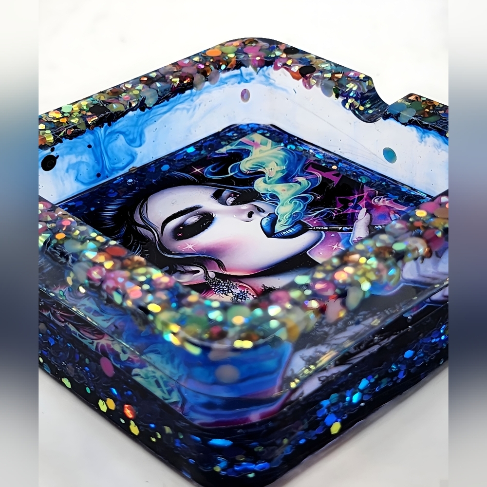 Luxury Ash Tray - Picture 3 of 9